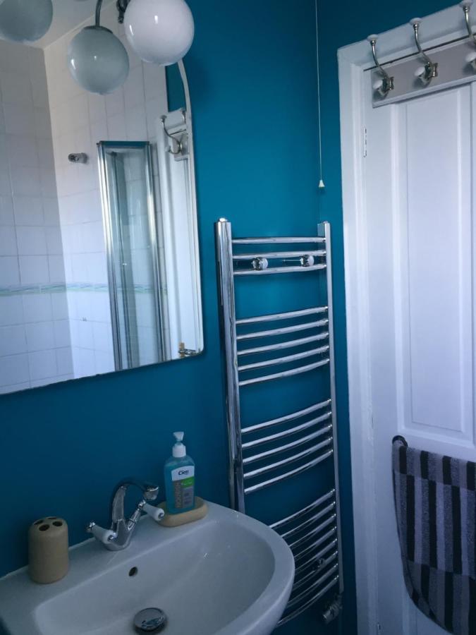 Lovely Three Bedroomed House, Parking 2 Cars Лондон Экстерьер фото