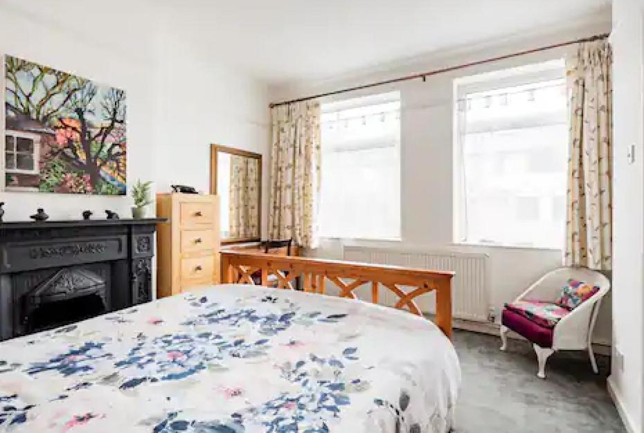Lovely Three Bedroomed House, Parking 2 Cars Лондон Экстерьер фото