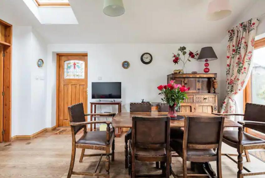 Lovely Three Bedroomed House, Parking 2 Cars Лондон Экстерьер фото