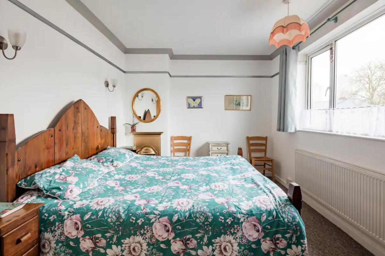 Lovely Three Bedroomed House, Parking 2 Cars Лондон Экстерьер фото