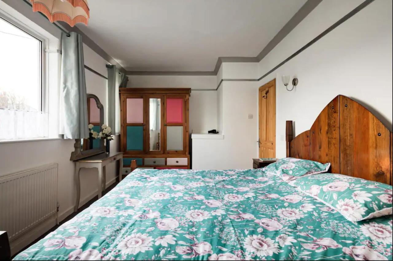 Lovely Three Bedroomed House, Parking 2 Cars Лондон Экстерьер фото