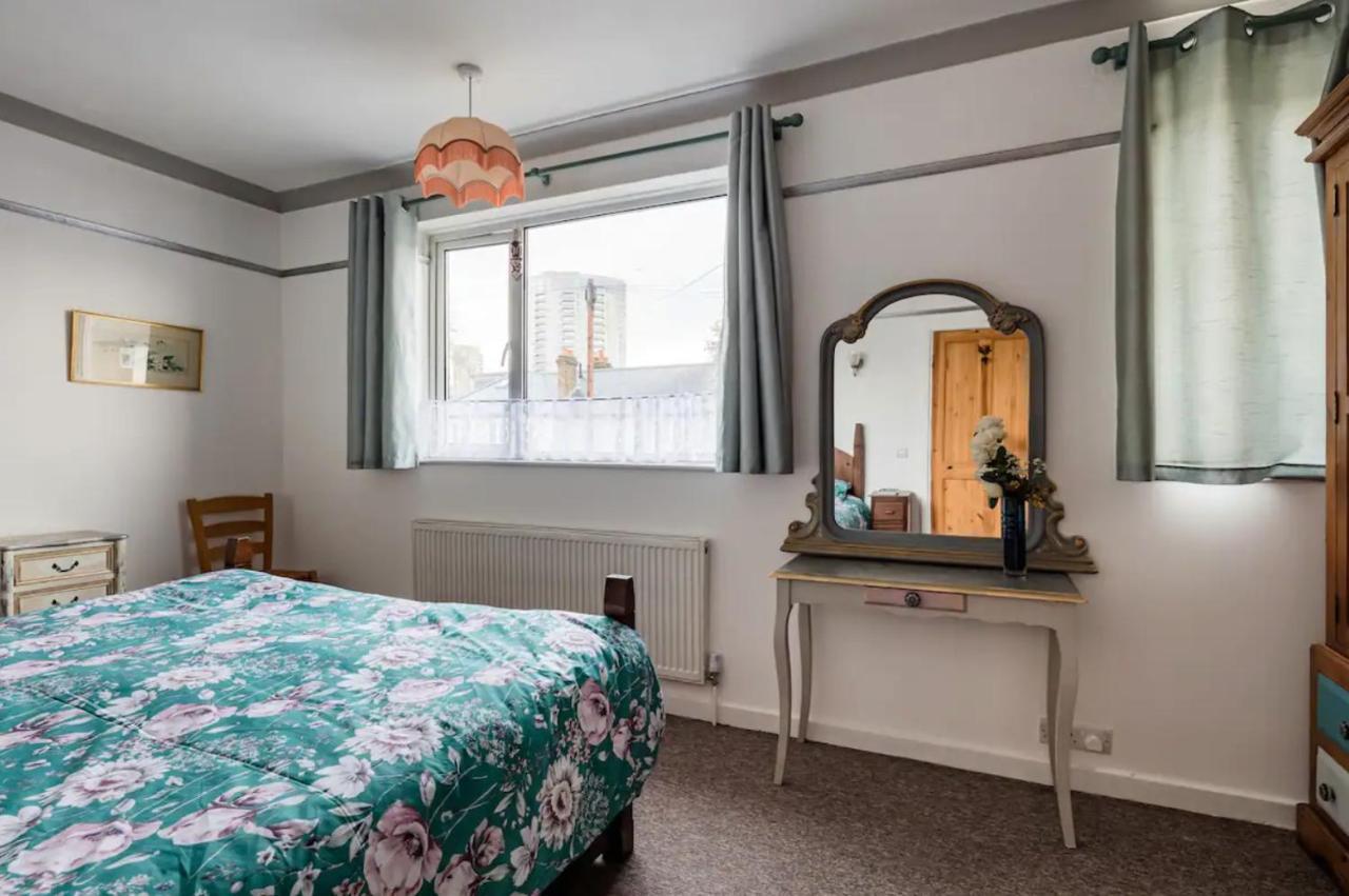 Lovely Three Bedroomed House, Parking 2 Cars Лондон Экстерьер фото