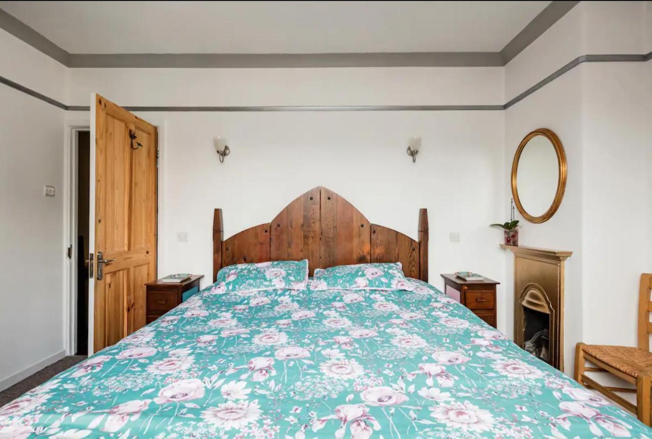 Lovely Three Bedroomed House, Parking 2 Cars Лондон Экстерьер фото