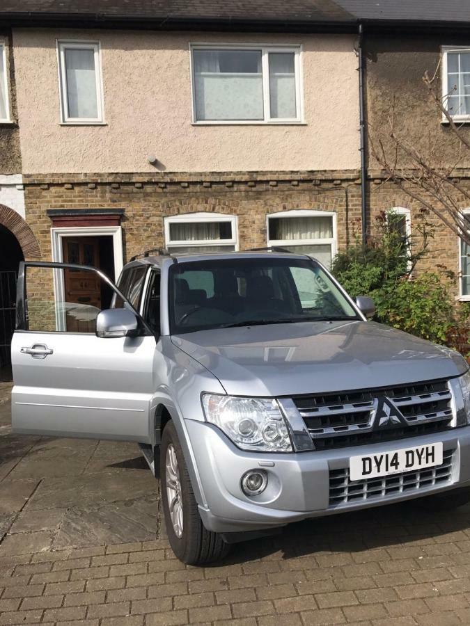 Lovely Three Bedroomed House, Parking 2 Cars Лондон Экстерьер фото